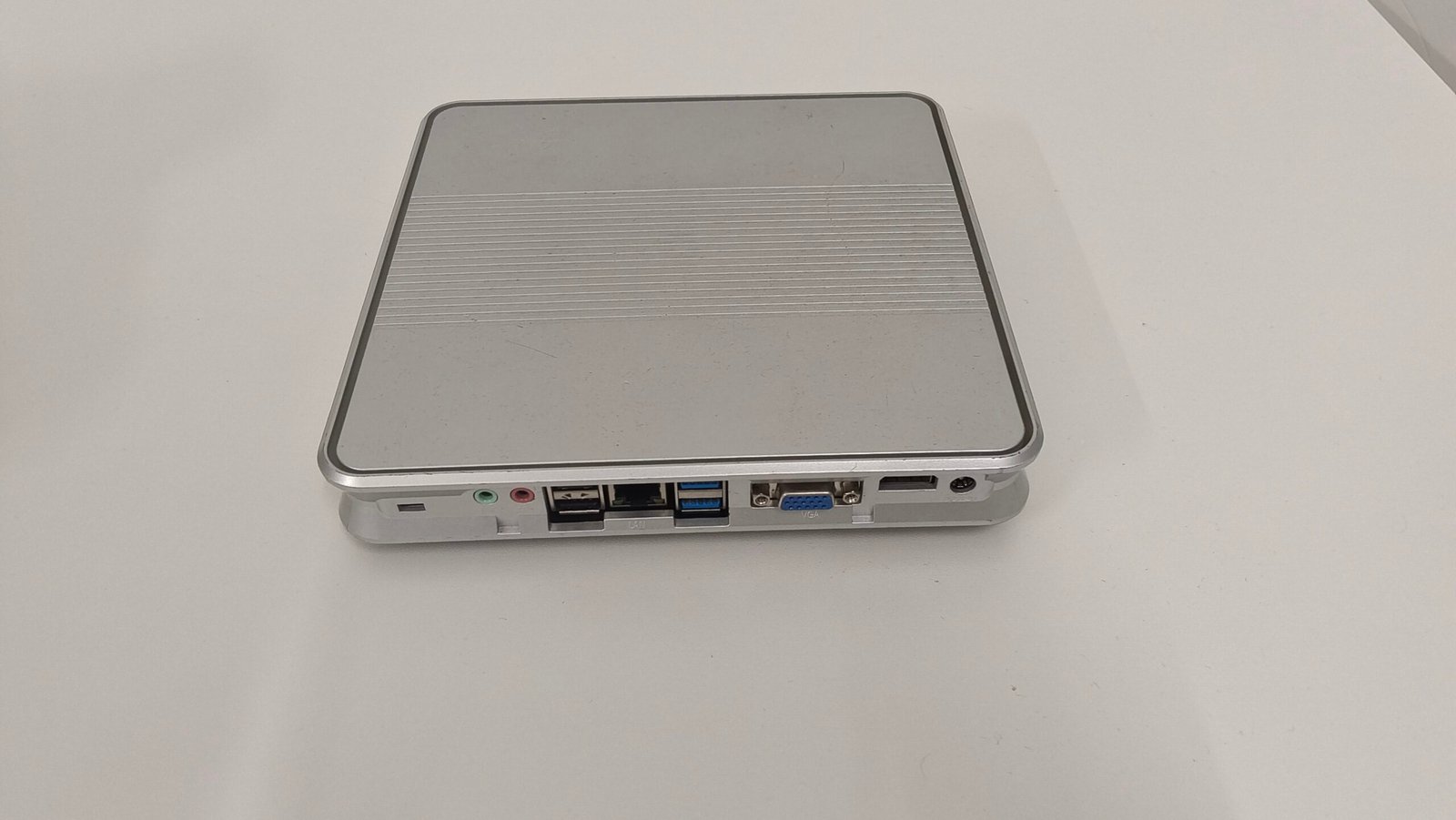 10.1寸嵌入式工控一体机 — J4125工业主板 + 电容触摸屏